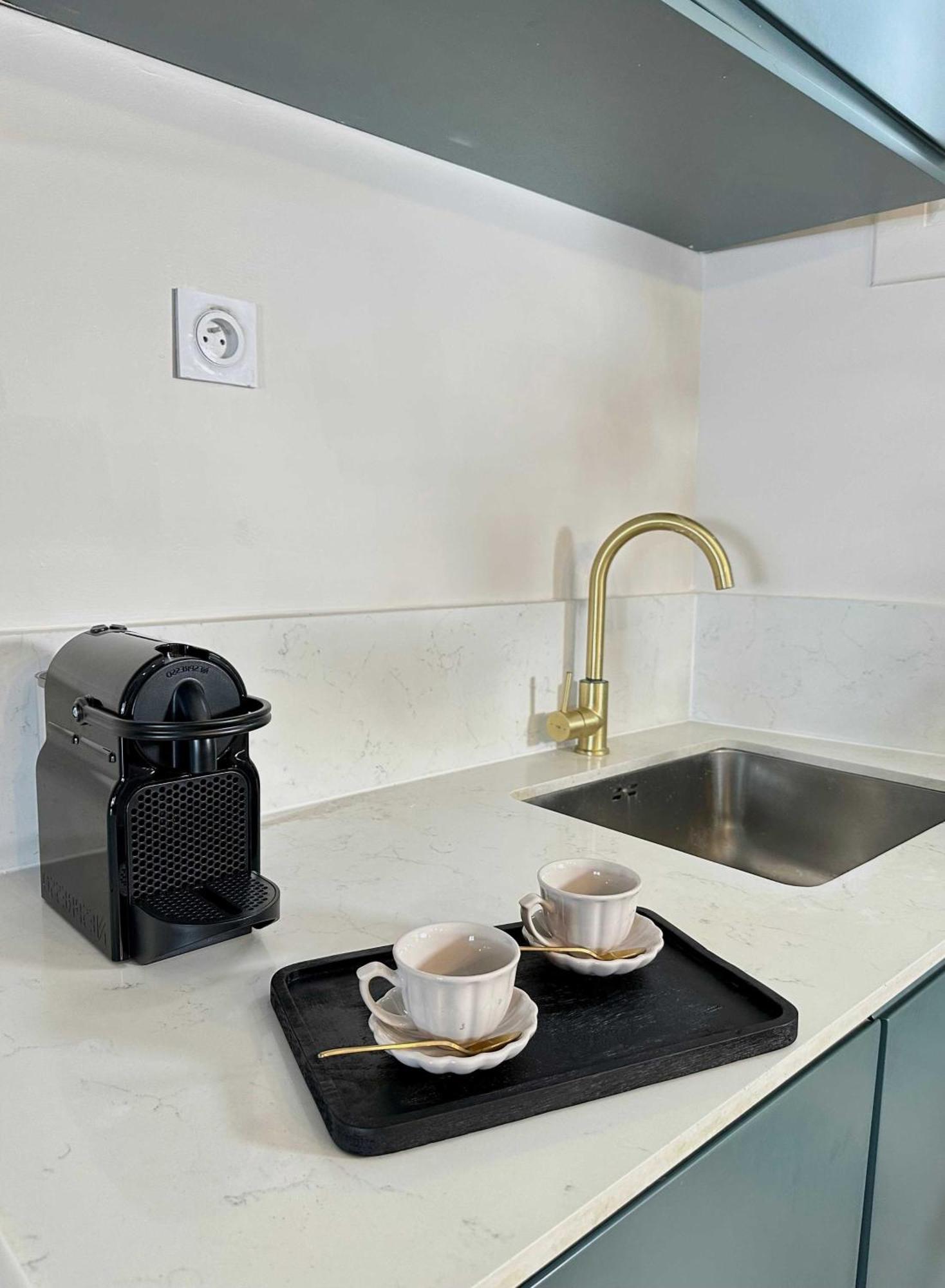 Typical Luxurious Parisian Getaway * París