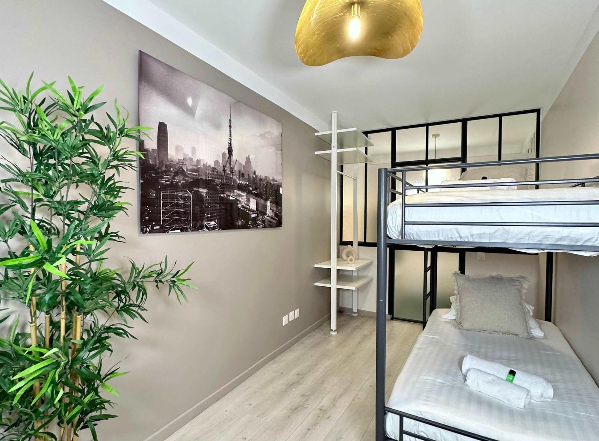 Typical Luxurious Parisian Getaway París