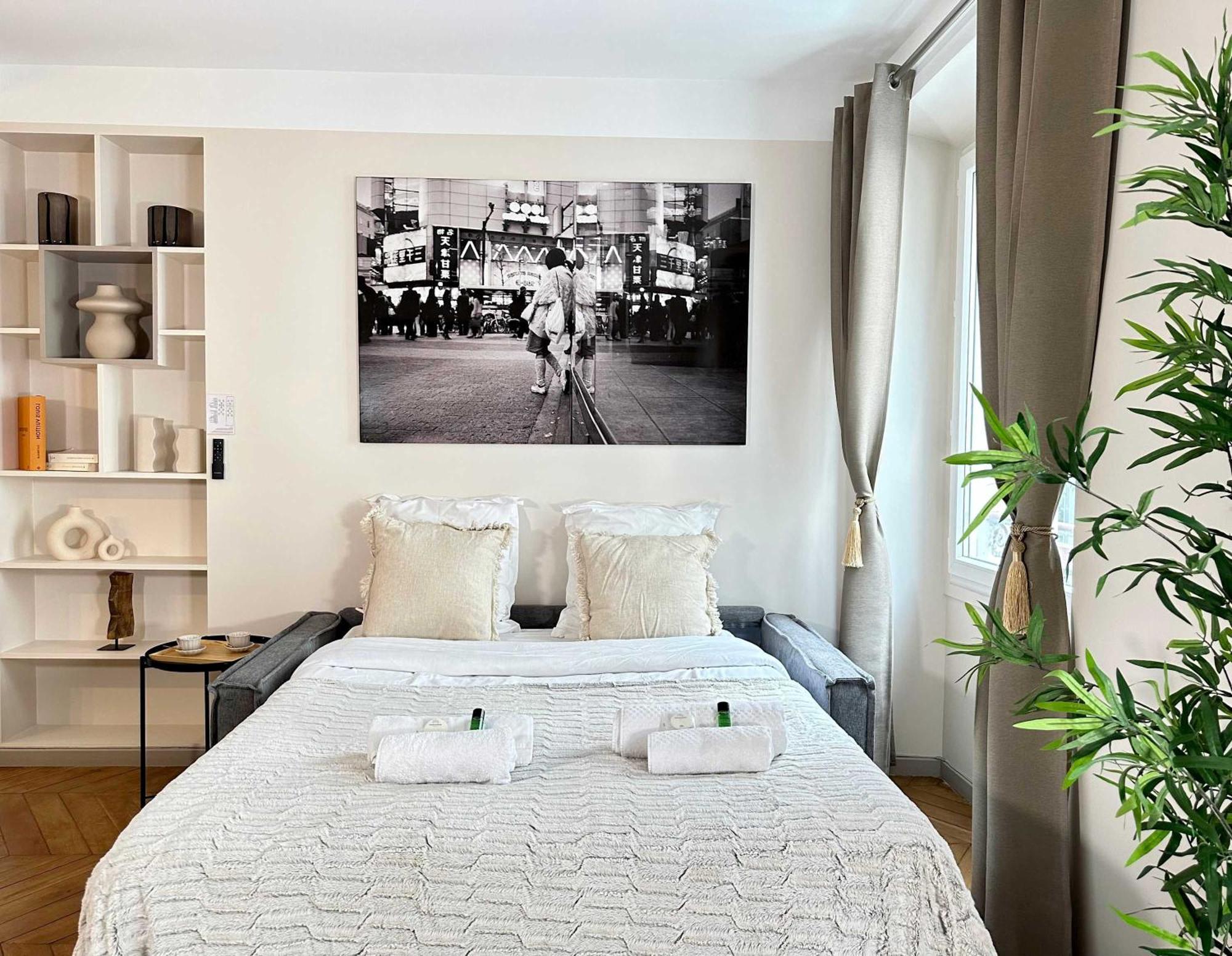 Typical Luxurious Parisian Getaway * París