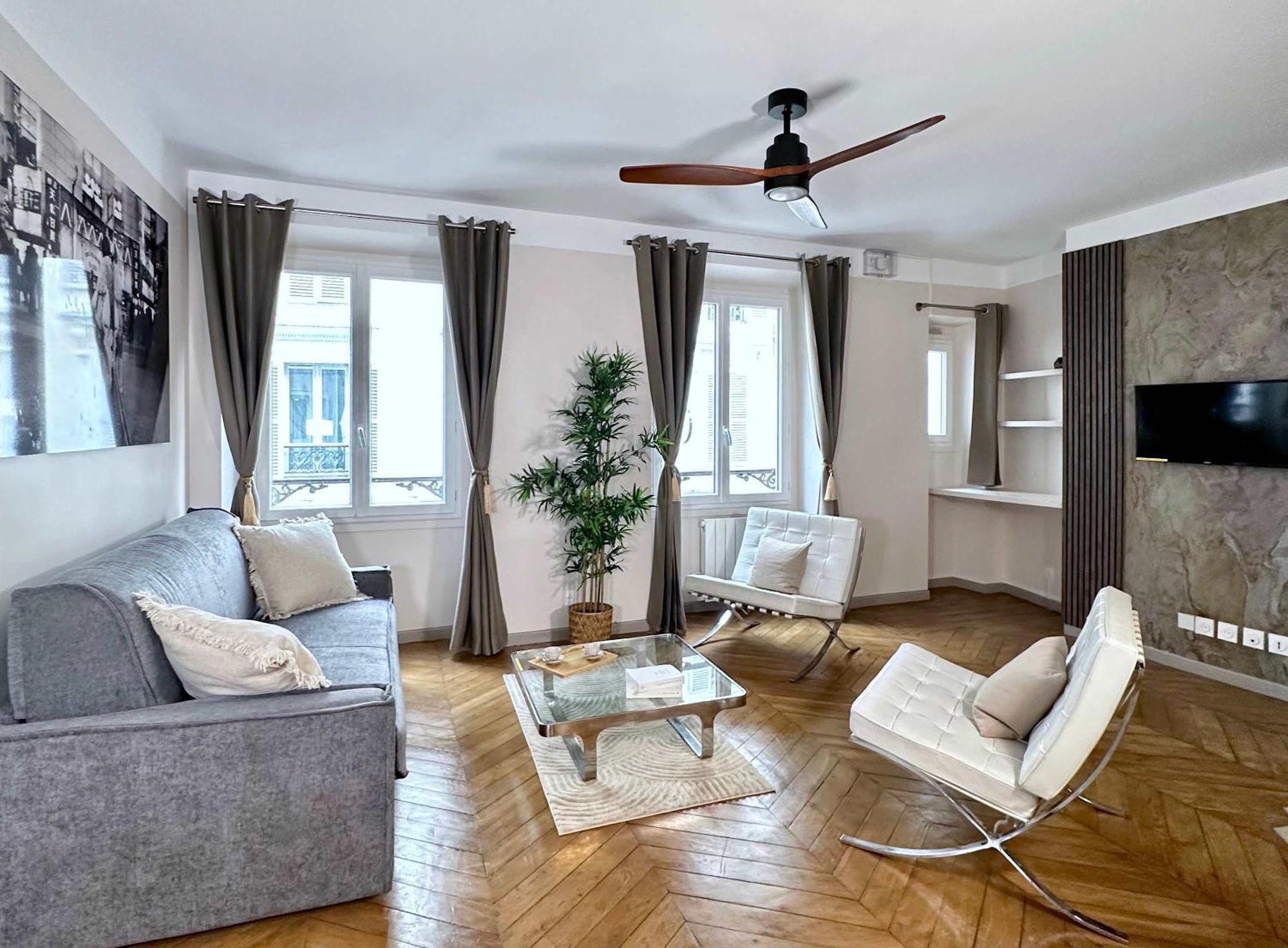 Typical Luxurious Parisian Getaway * París
